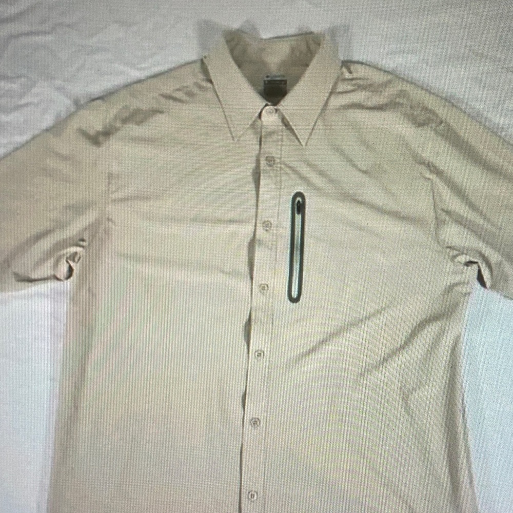 Columbia Men's Beige Casual Button Down Shirt